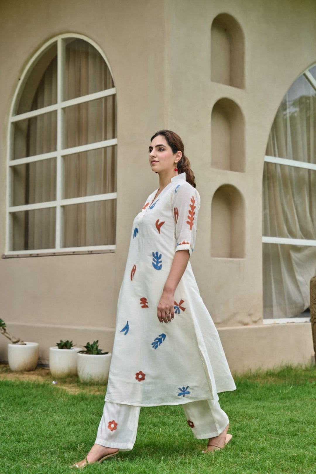 Akira Swan embroidery cotton kurta pant set