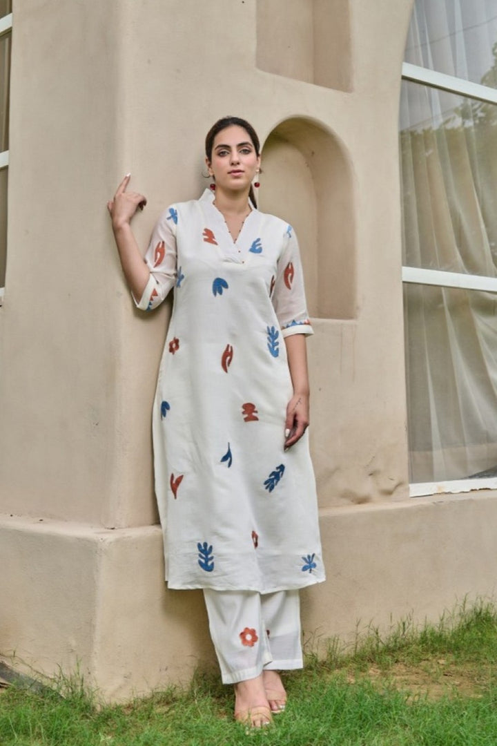 Akira Swan embroidery cotton kurta pant set