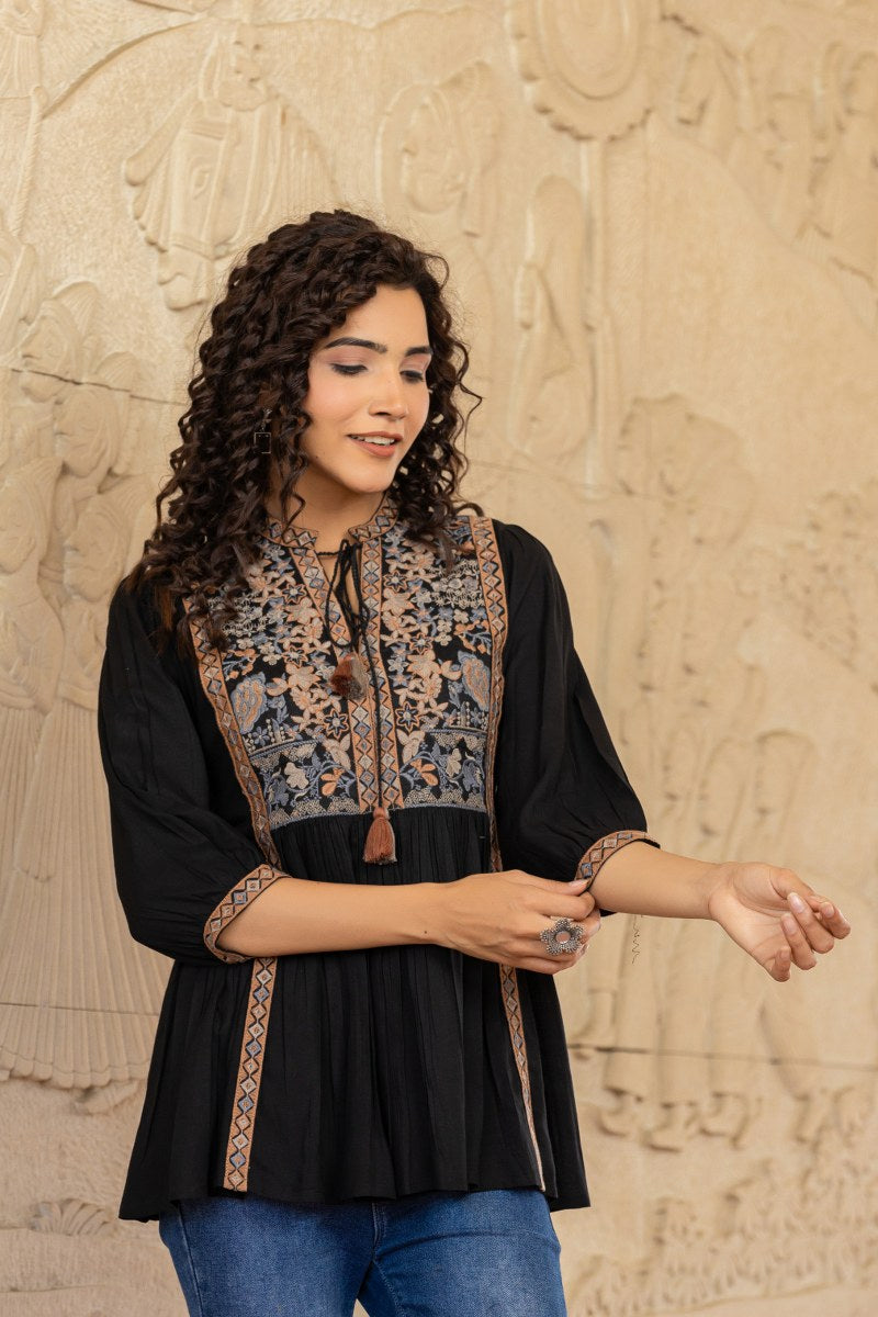 SWEETY ONYX EMBROIDERY COTTON TOP