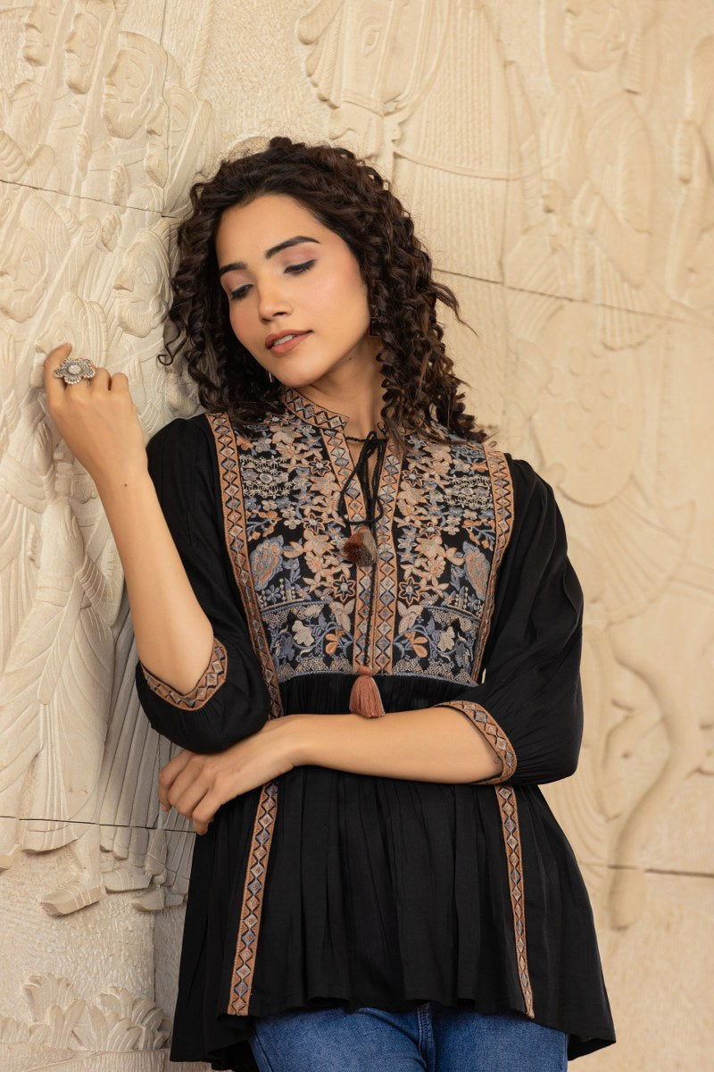 SWEETY ONYX EMBROIDERY COTTON TOP