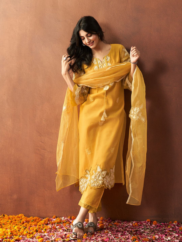 BUSHRA AMBER Lawn FULL WORK SUIT SET