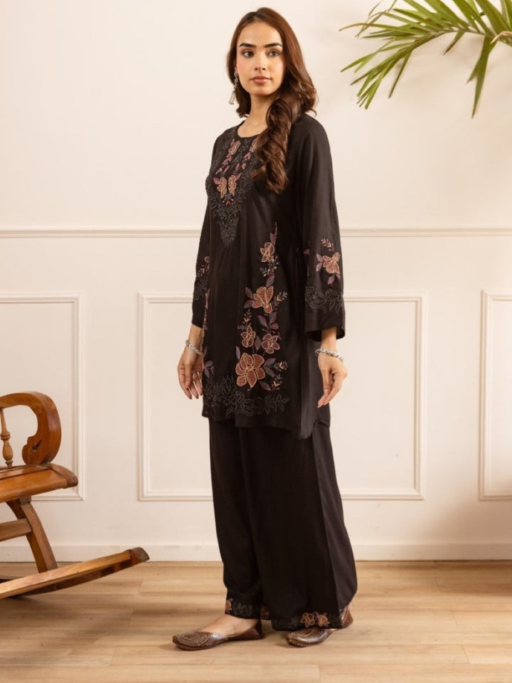 Karen irium embroidery cotton co-ord set