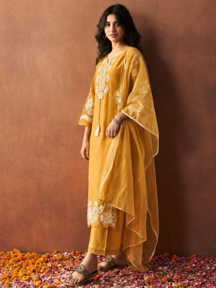 BUSHRA AMBER Lawn FULL WORK SUIT SET
