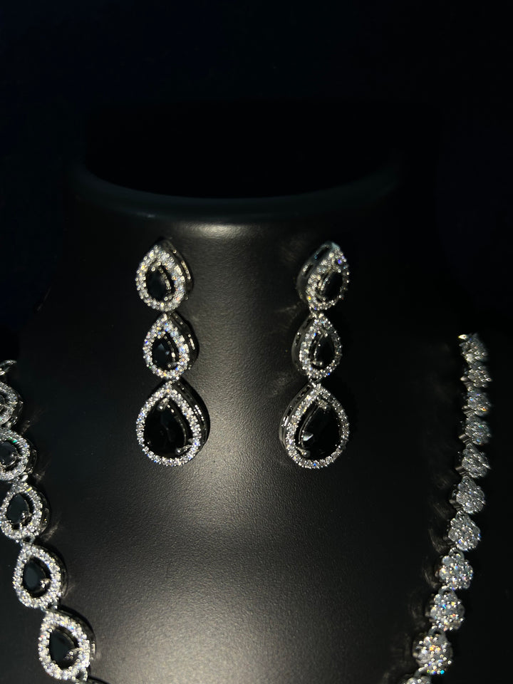 Antaara Diamond Necklace with Earings