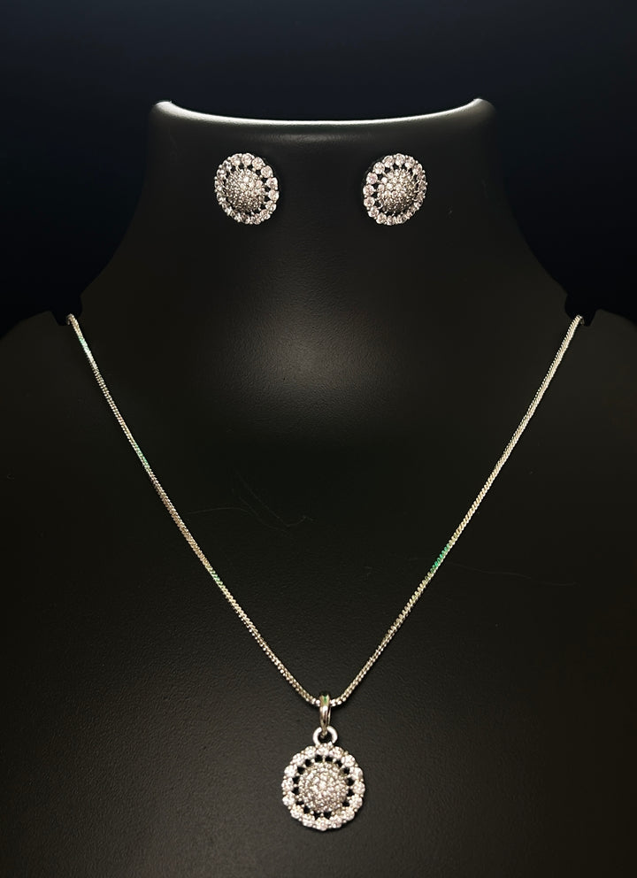 ANTAARA SUN DIAMOND EARINGS AND PENDANT SET