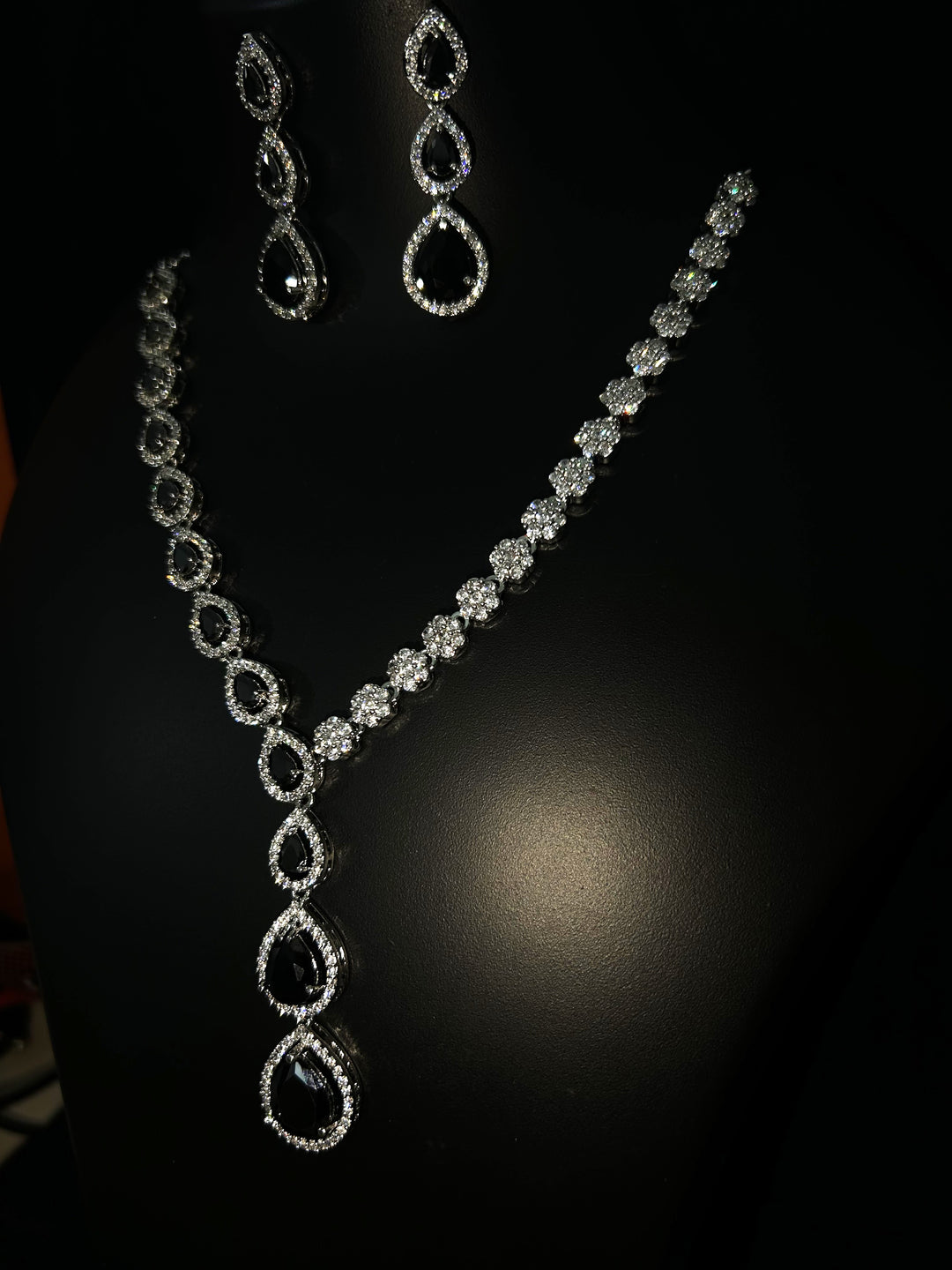 Antaara Diamond Necklace with Earings