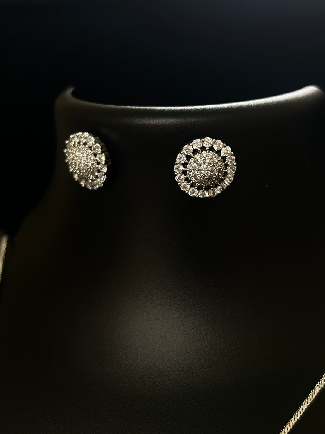 ANTAARA SUN DIAMOND EARINGS AND PENDANT SET