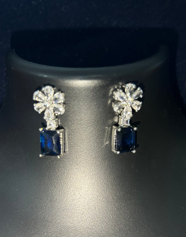 Antaara Diamond Necklace with Earings