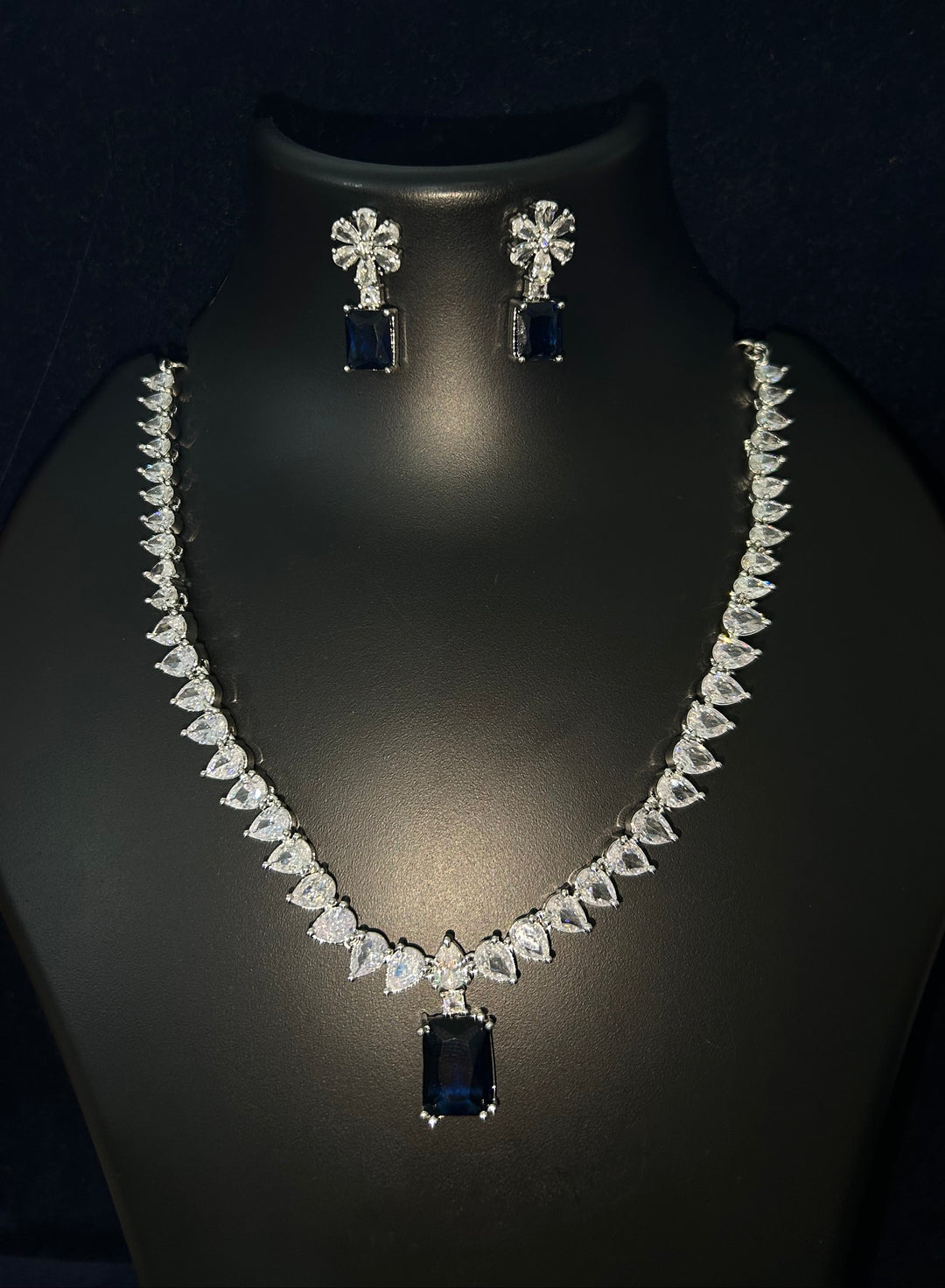 Antaara Diamond Necklace with Earings