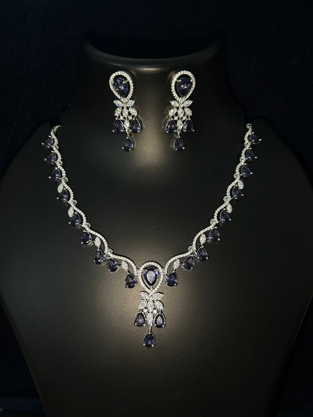 Antaara Diamond Necklace with Earings