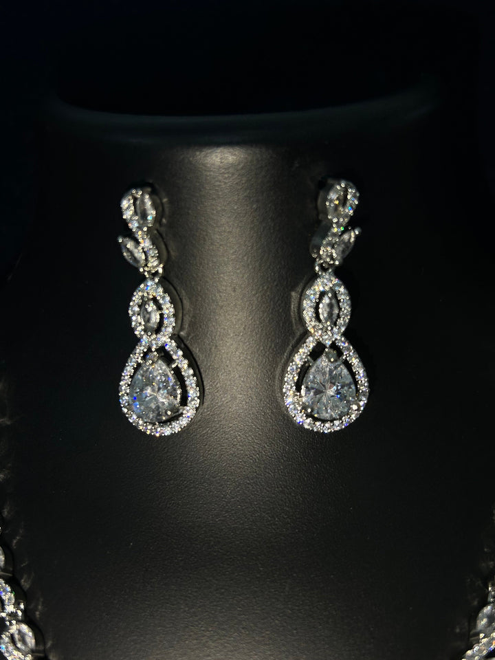 Antaara Diamond Necklace with Earings