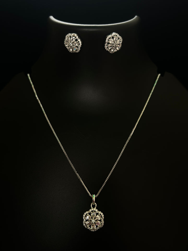 ANTAARA FLOWER STUD & PENDANT SET