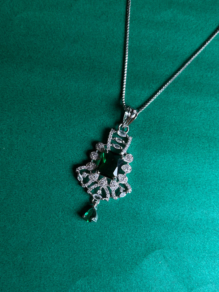 Savana Diamond Earing & Pendant Set