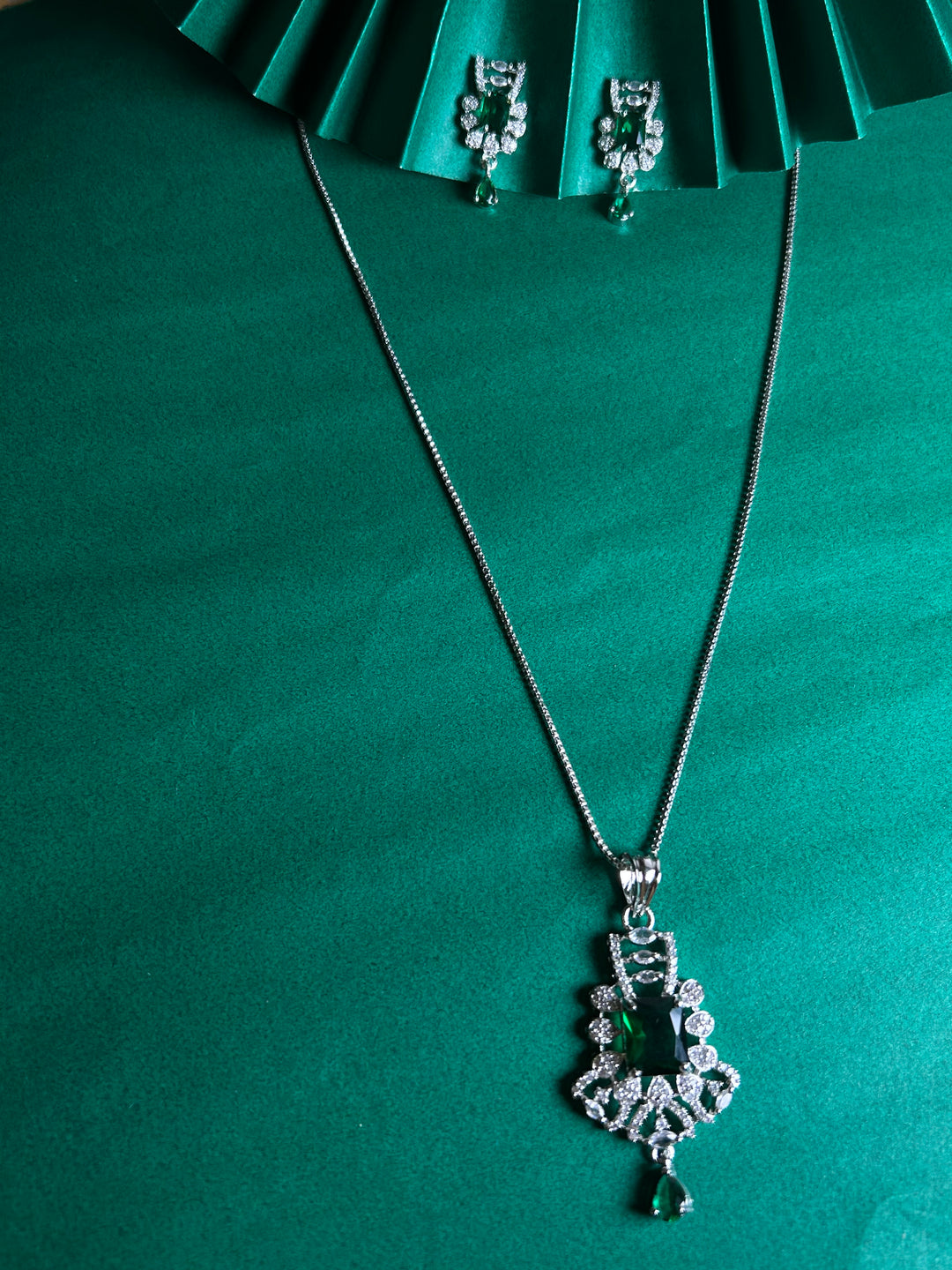 Savana Diamond Earing & Pendant Set