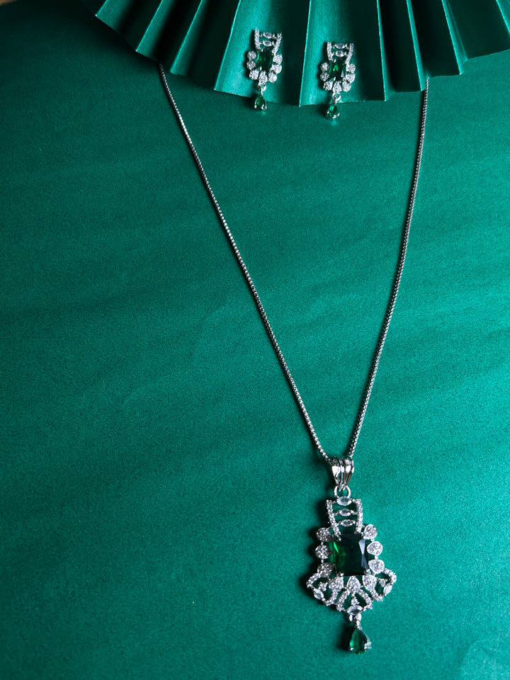 Savana Diamond Earing & Pendant Set