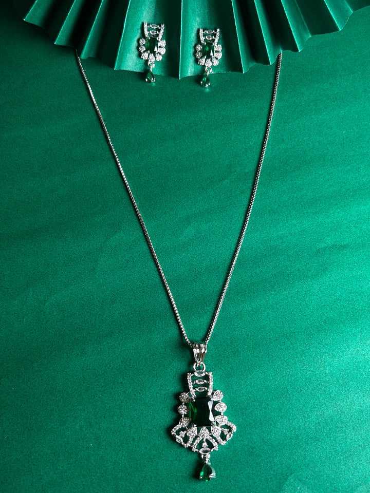 Savana Diamond Earing & Pendant Set