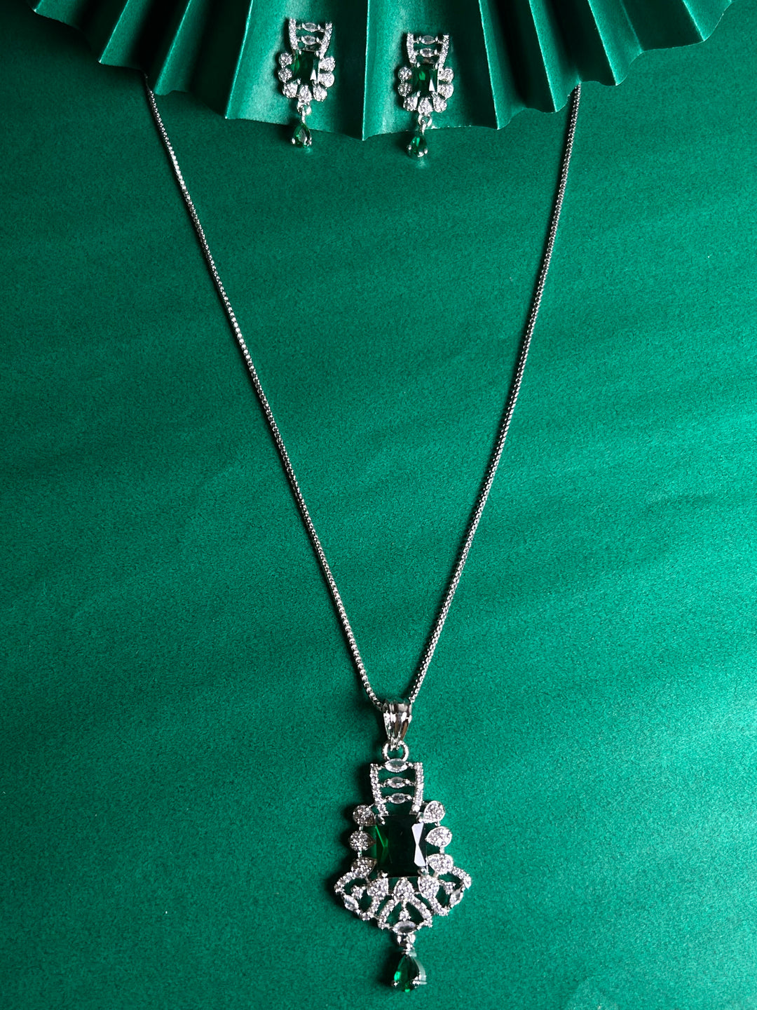 Savana Diamond Earing & Pendant Set