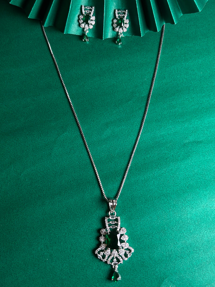 Savana Diamond Earing & Pendant Set