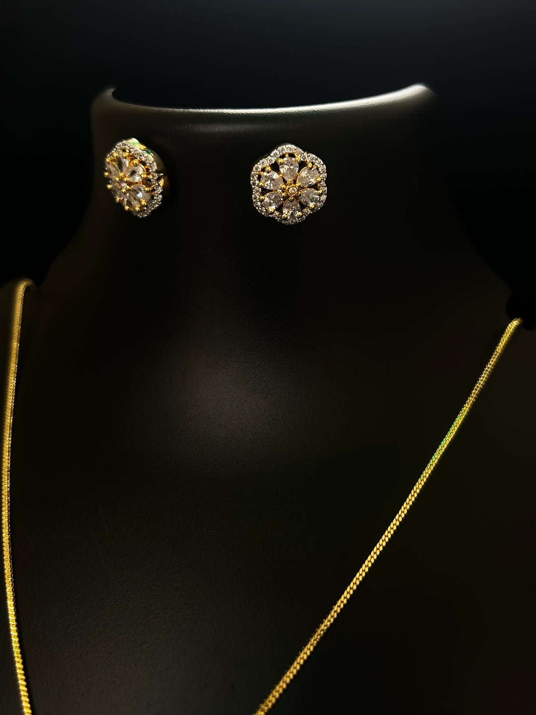 ANTAARA FLORAL STUD & PENDANT SET