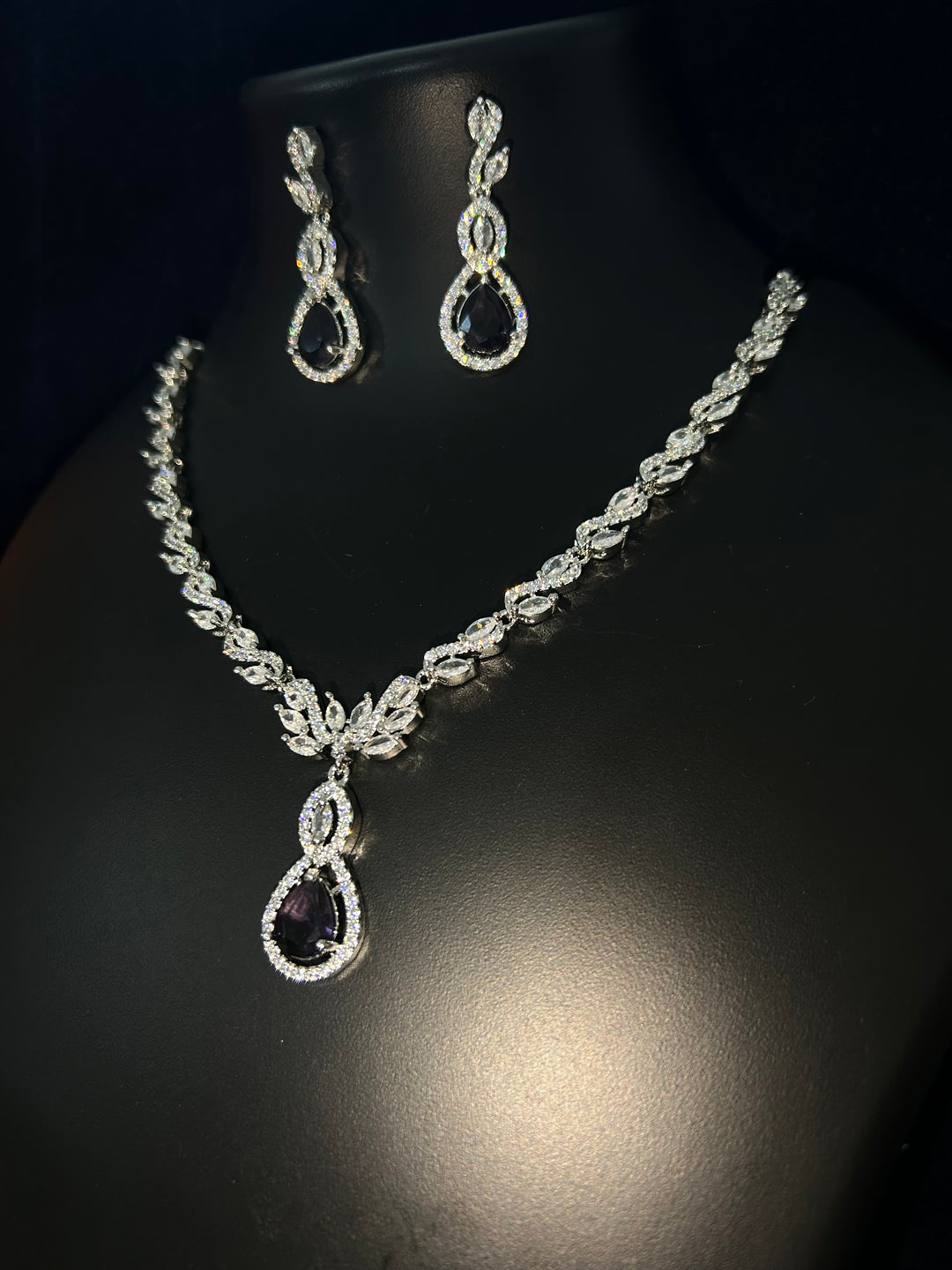 Antaara Diamond Necklace with Earings