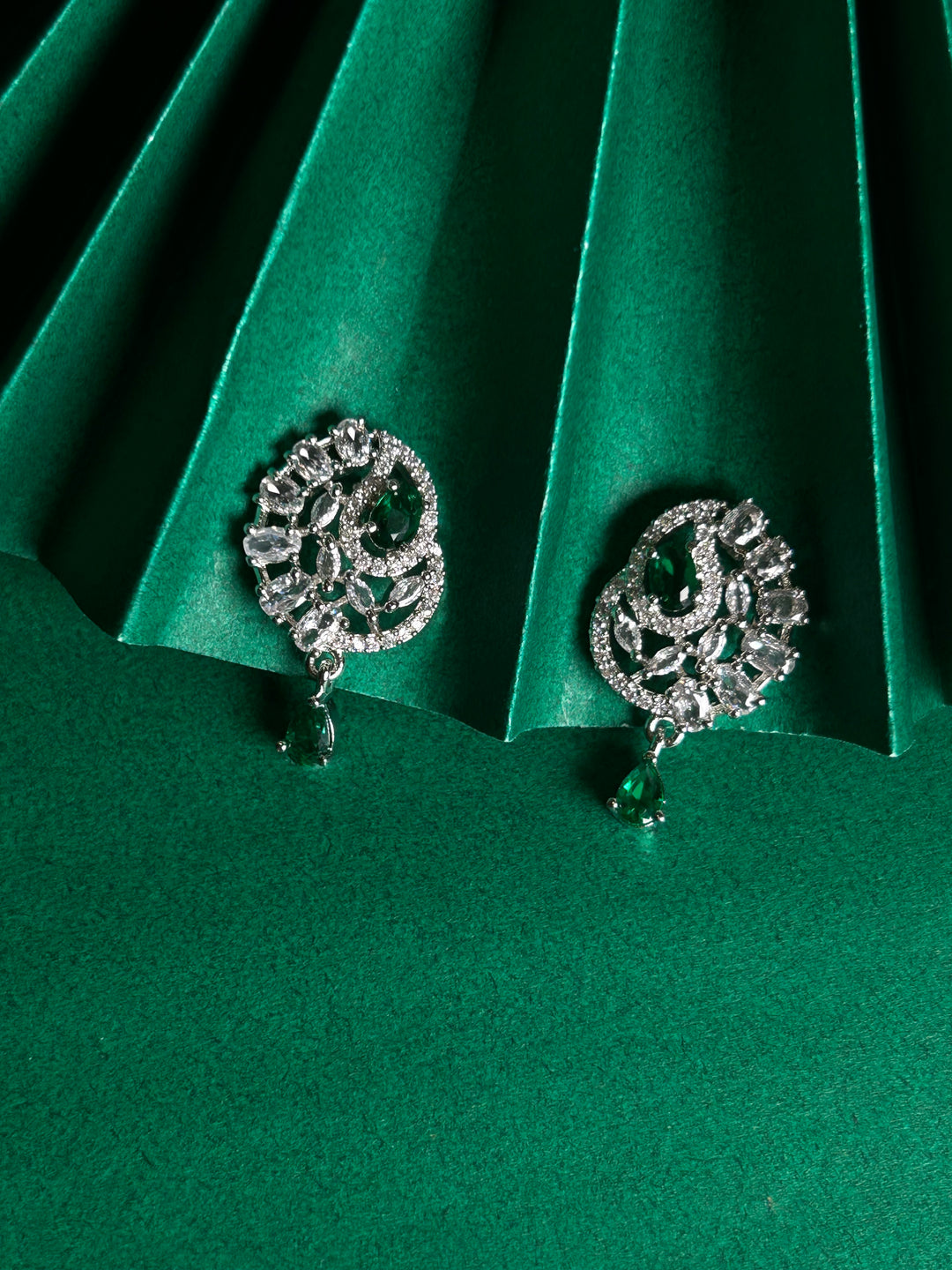 Savana Diamond Earing & Pendant Set