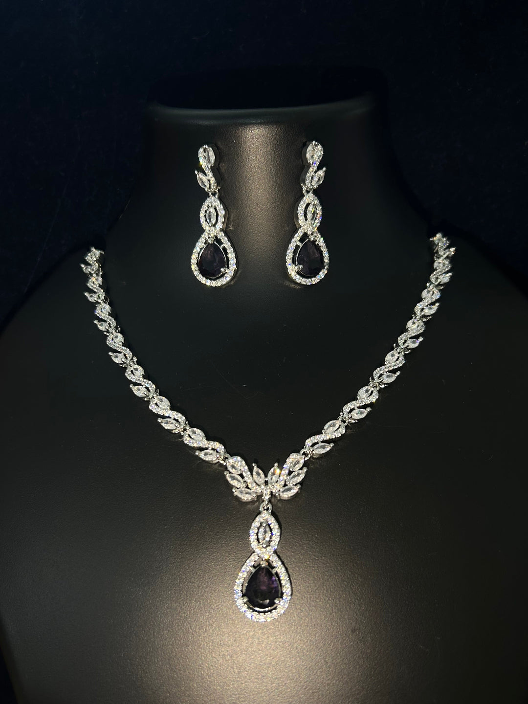 Antaara Diamond Necklace with Earings