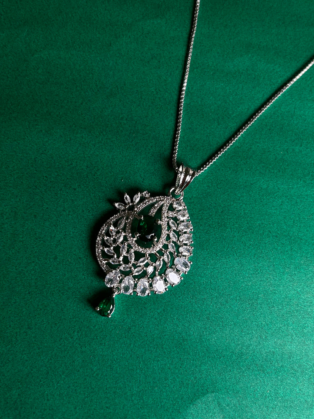 Savana Diamond Earing & Pendant Set