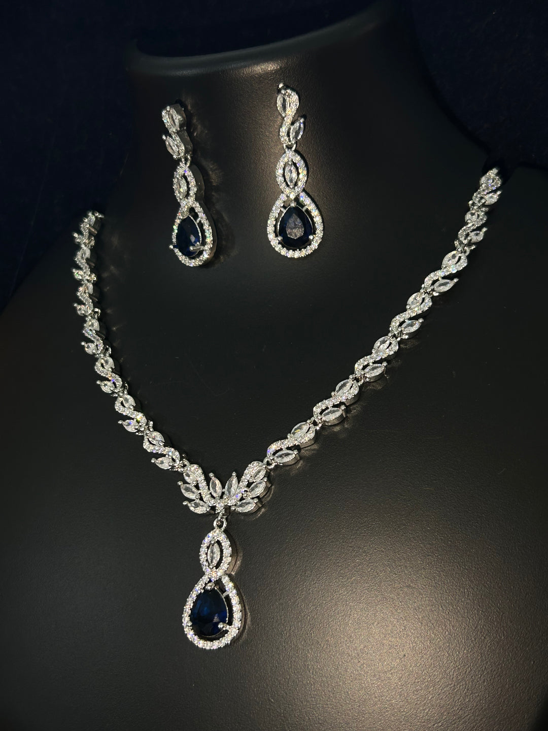 Antaara Diamond Necklace with Earings