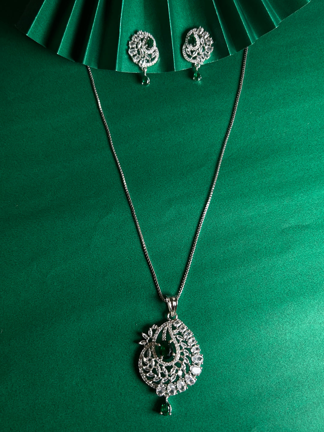 Savana Diamond Earing & Pendant Set