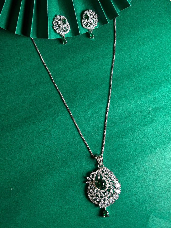 Savana Diamond Earing & Pendant Set