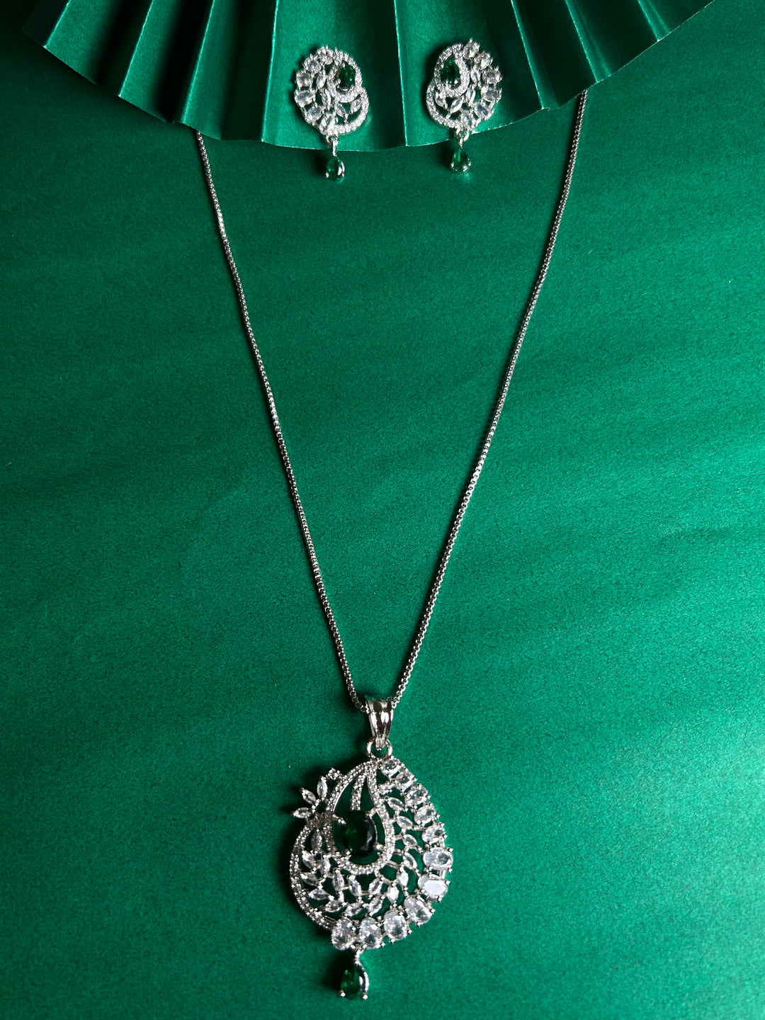 Savana Diamond Earing & Pendant Set