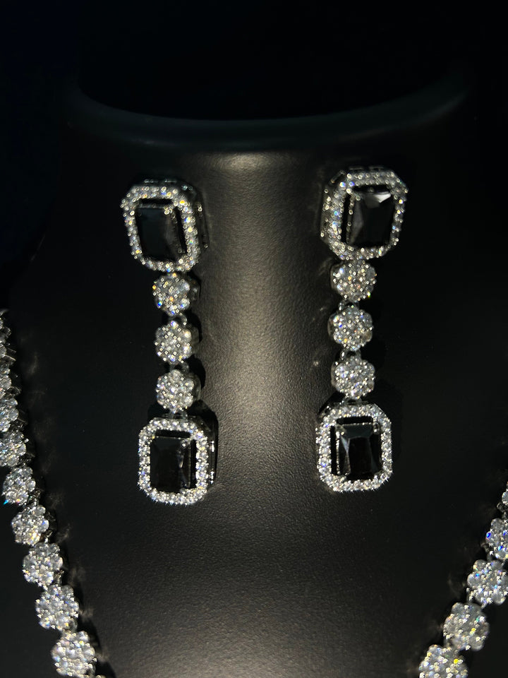Antaara Diamond Necklace with Earings