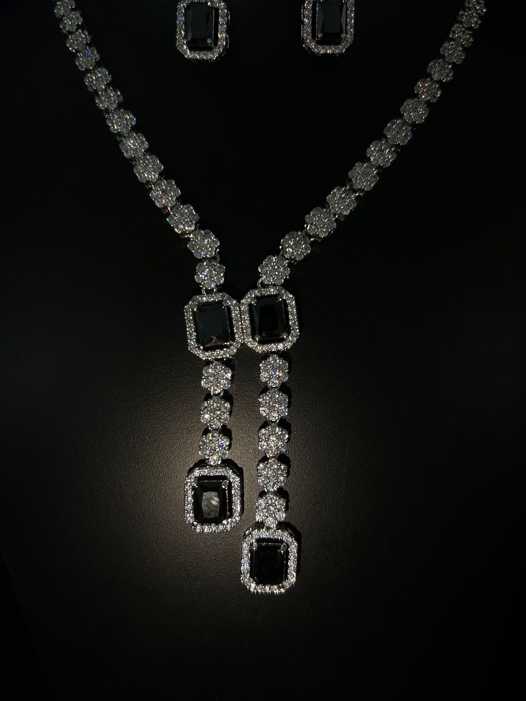 Antaara Diamond Necklace with Earings