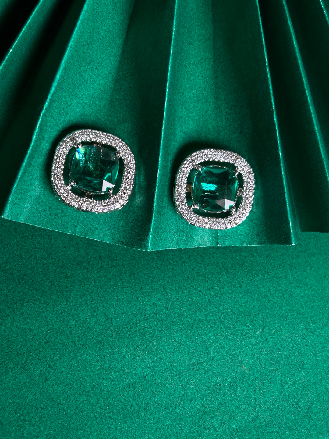 Savana Diamond Earing & Pendant Set