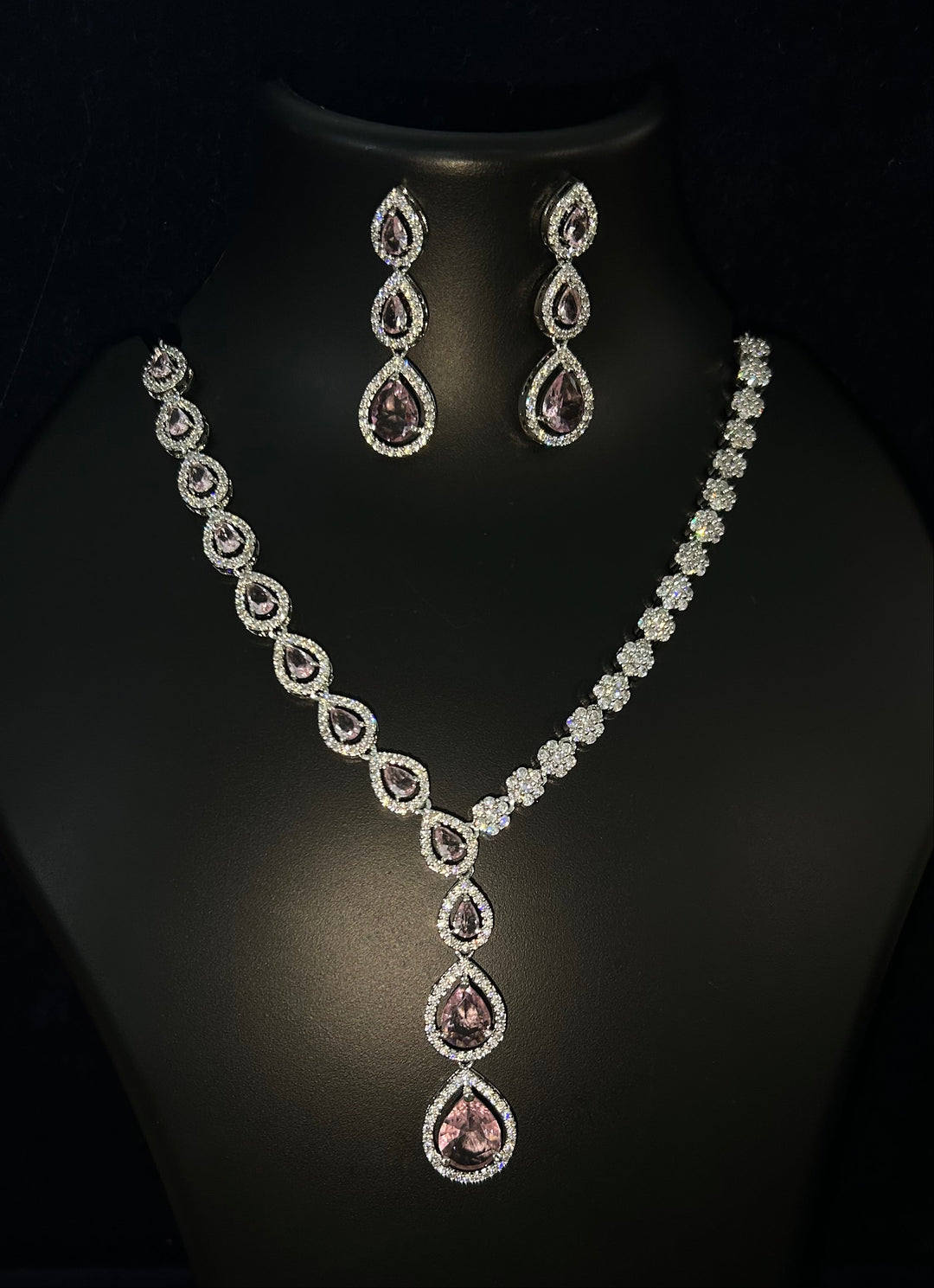 Antaara Diamond Necklace with Earings
