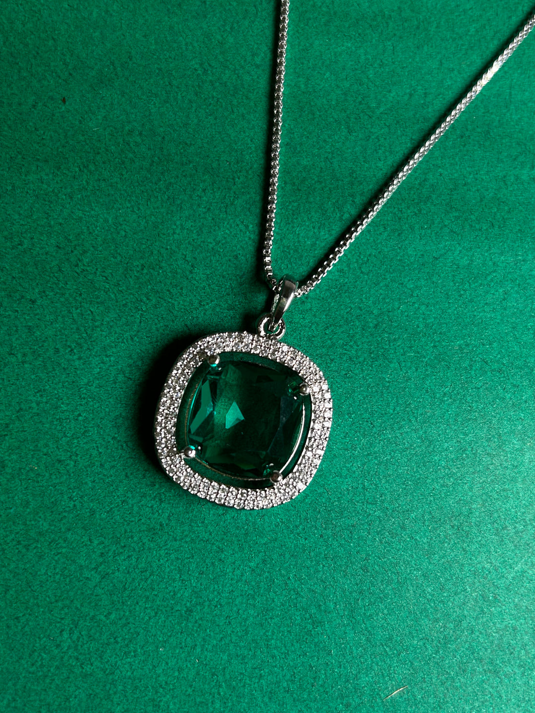 Savana Diamond Earing & Pendant Set