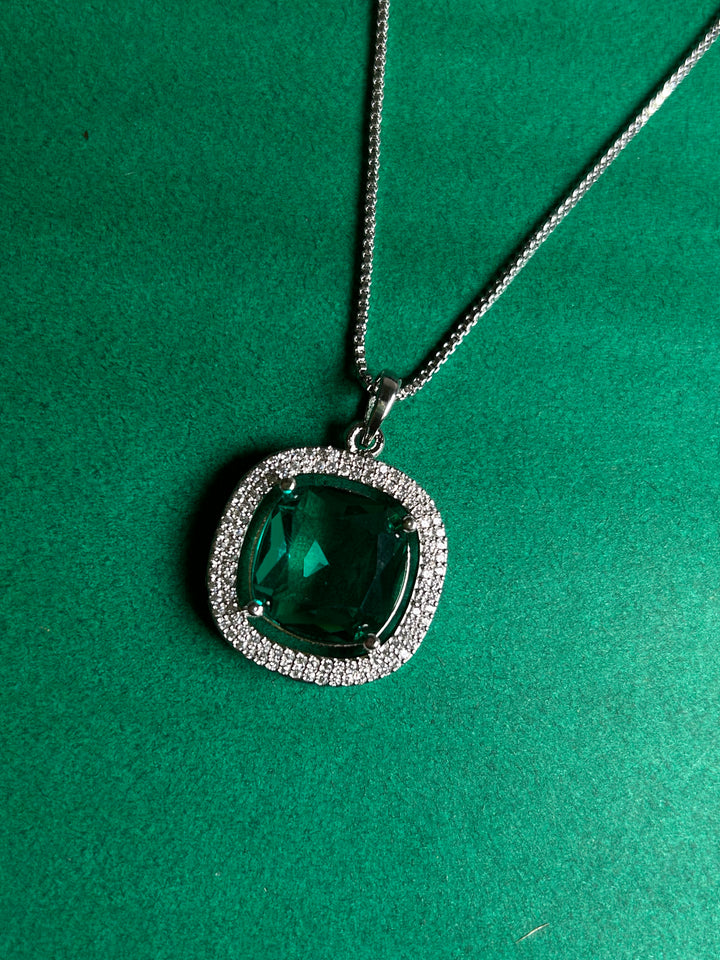 Savana Diamond Earing & Pendant Set