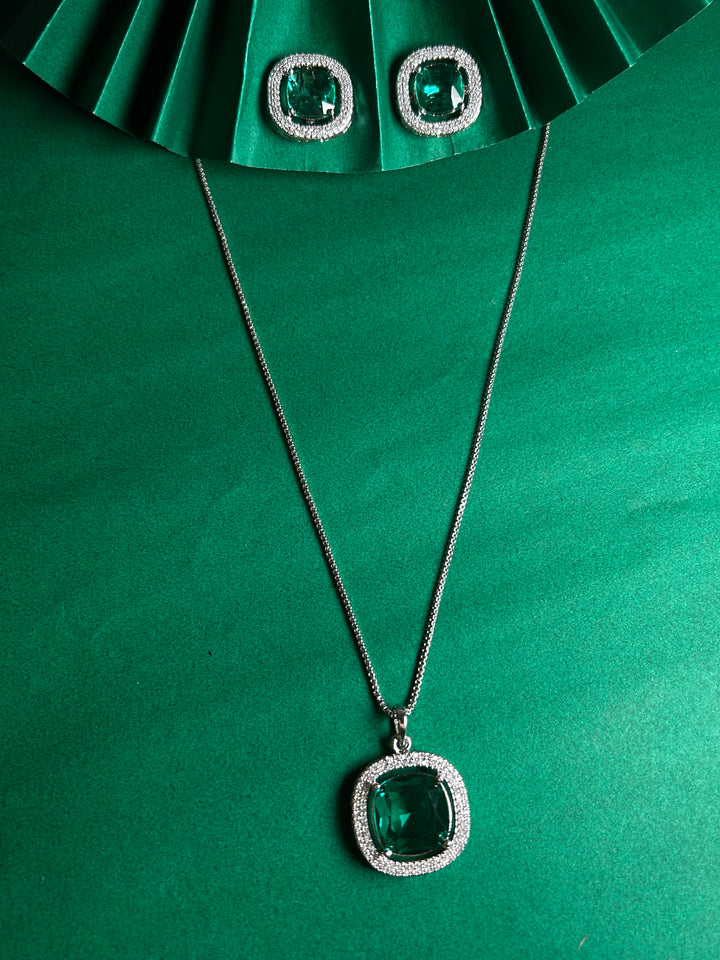 Savana Diamond Earing & Pendant Set