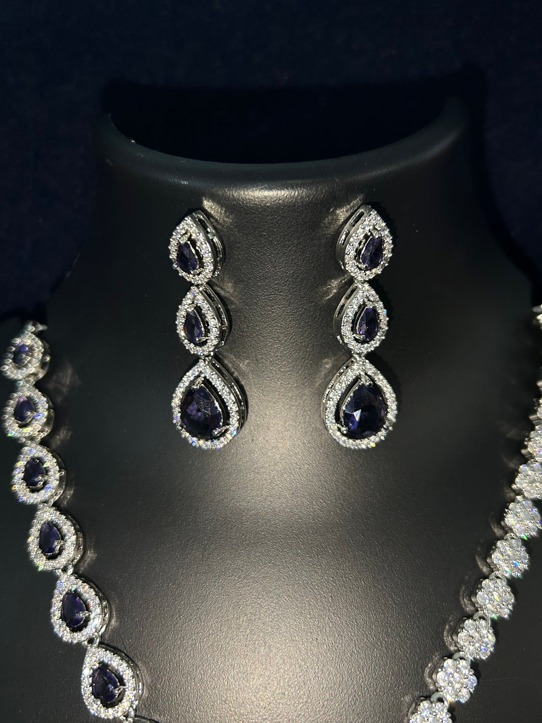 Antaara Diamond Necklace with Earings