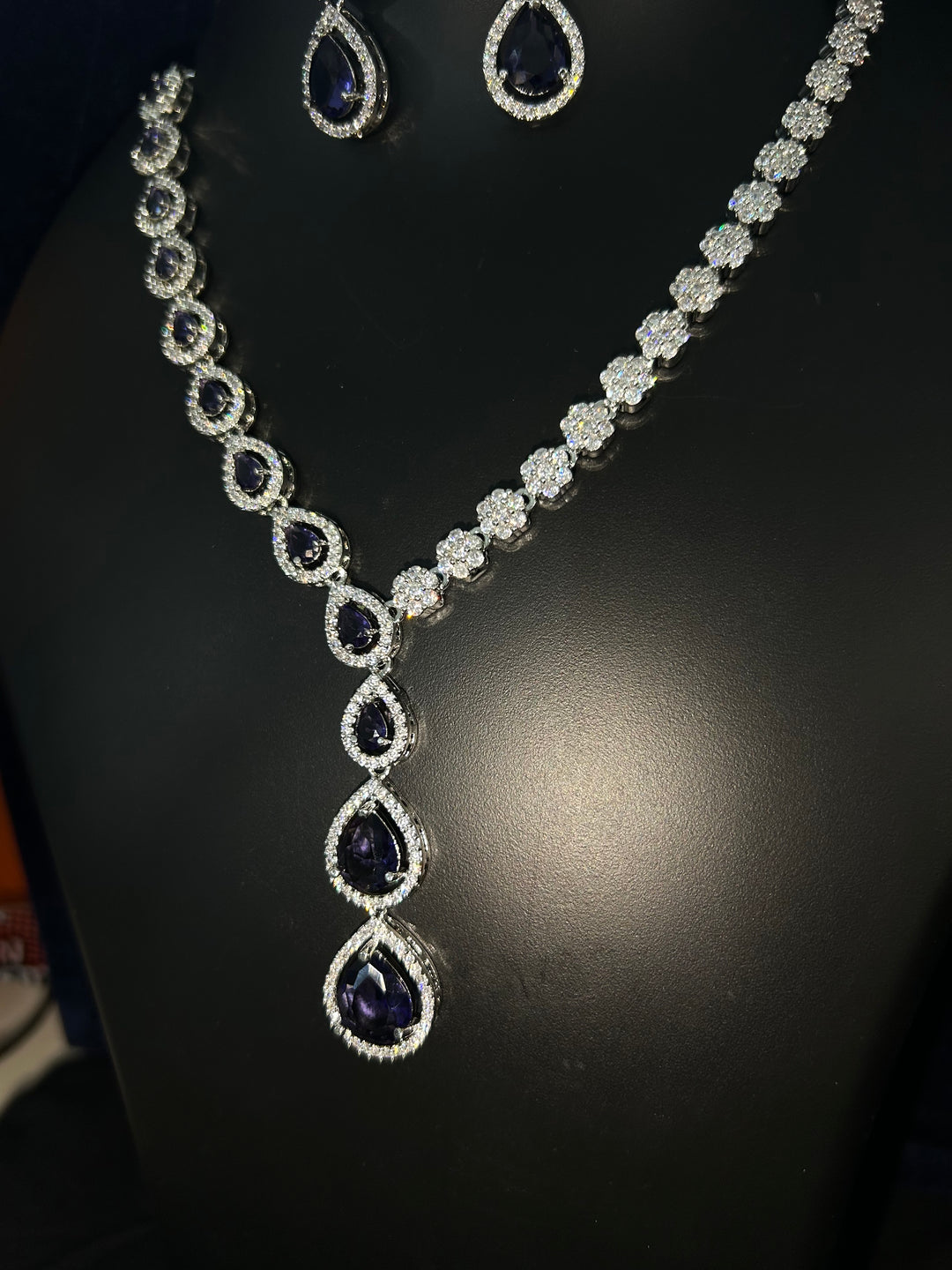 Antaara Diamond Necklace with Earings