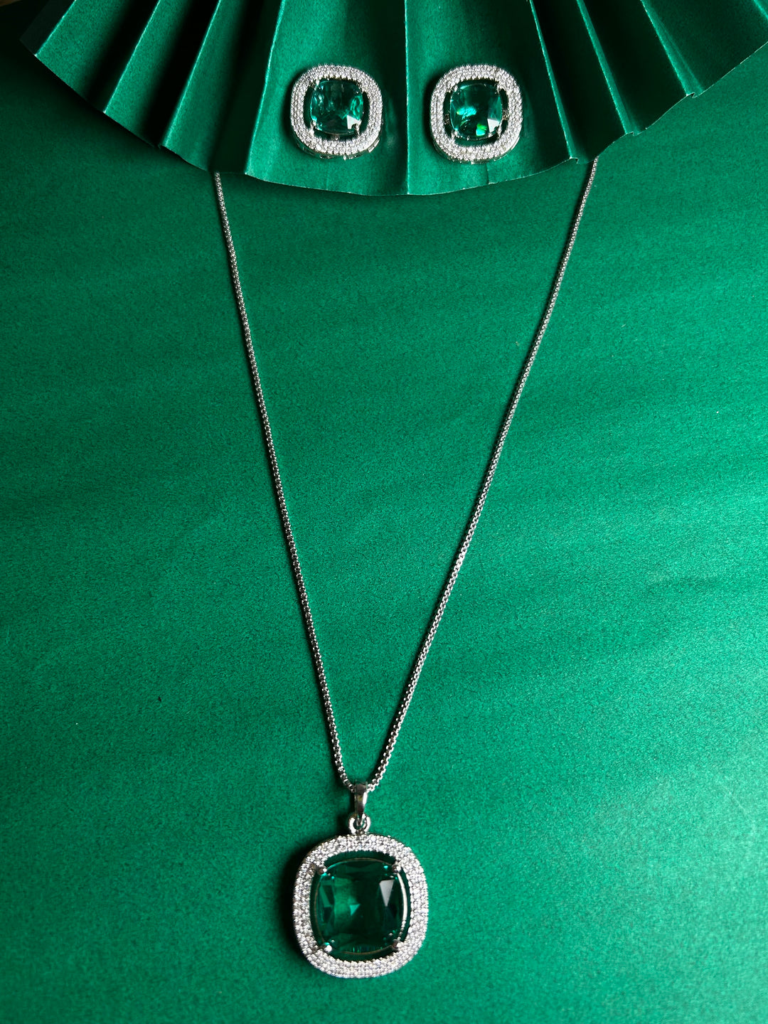 Savana Diamond Earing & Pendant Set