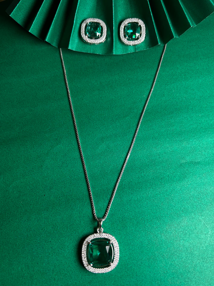 Savana Diamond Earing & Pendant Set