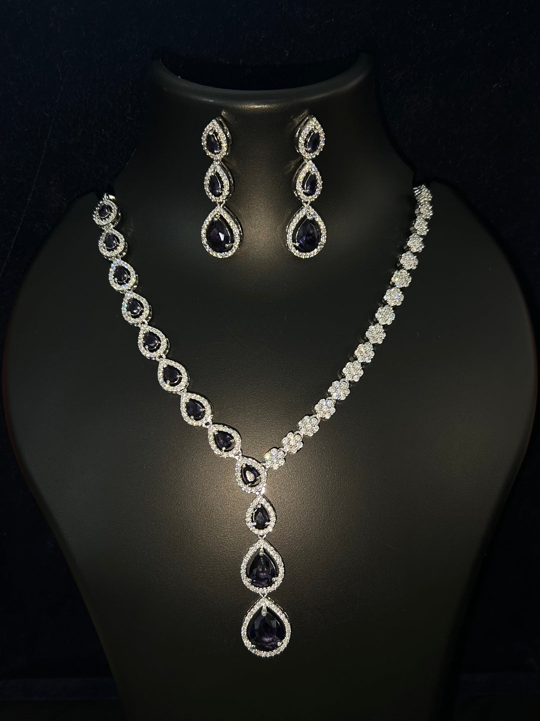 Antaara Diamond Necklace with Earings