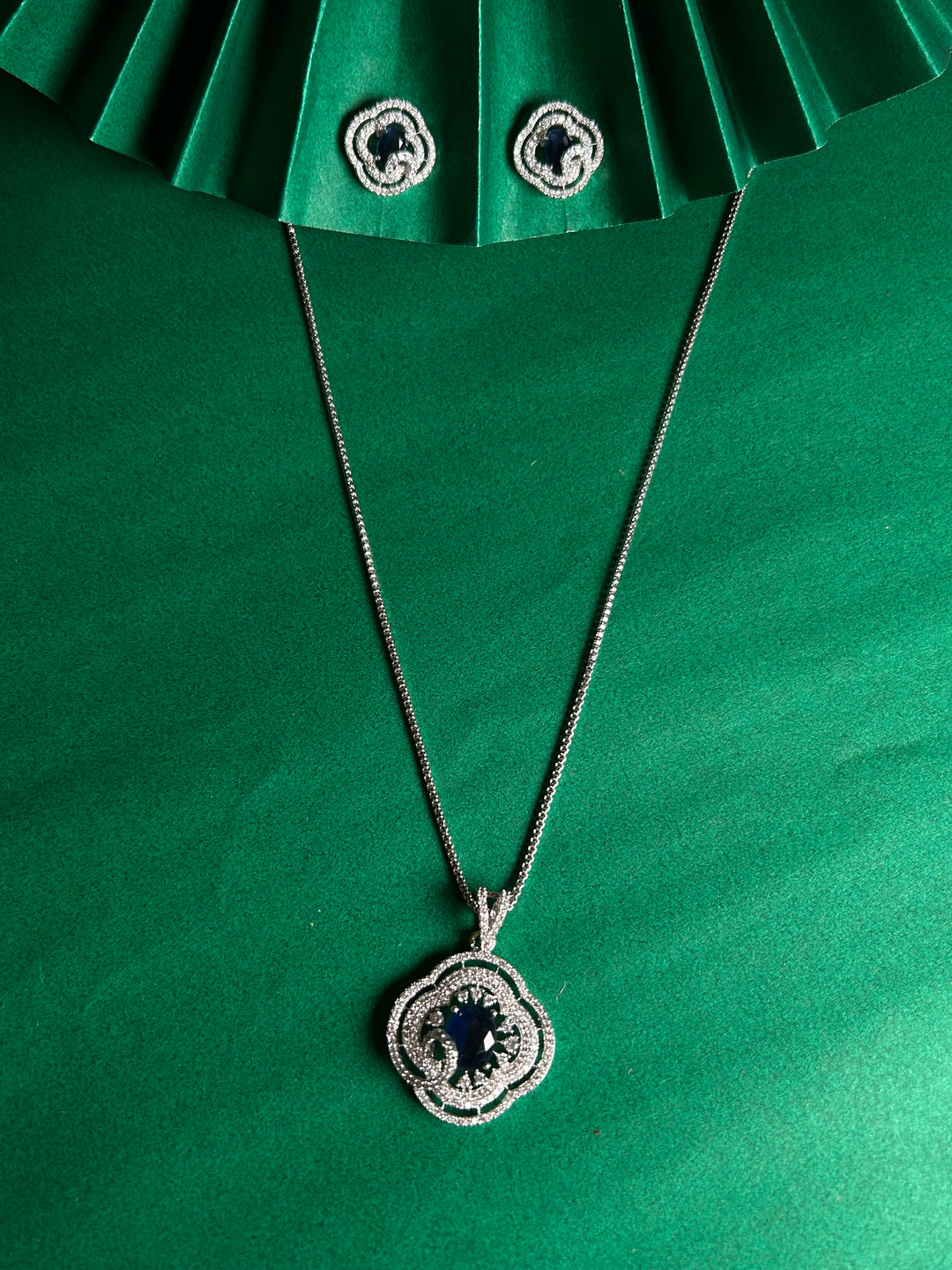 Savana Diamond Earing & Pendant Set