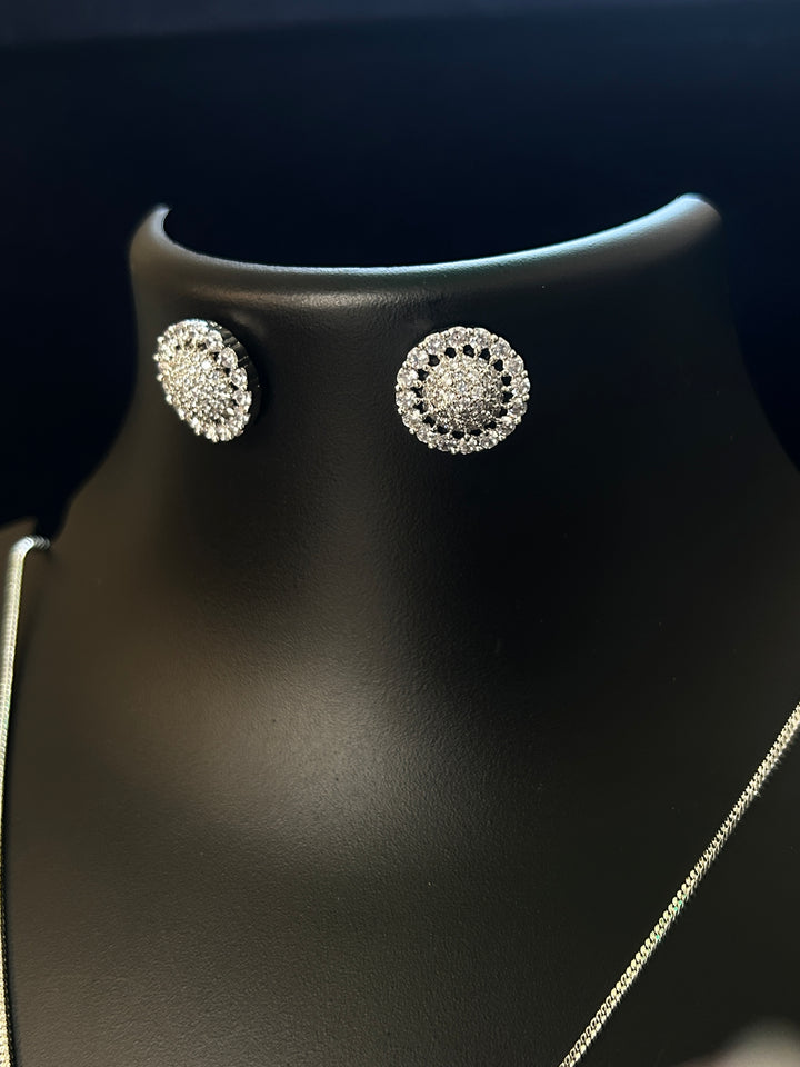 Antaara diaomond earing & pendant stud