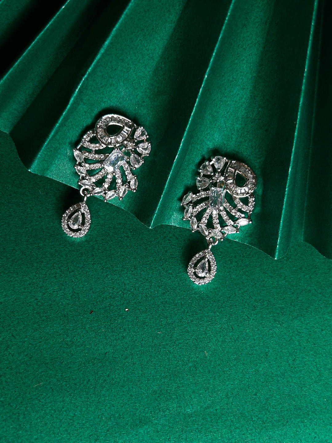 Savana Diamond Earing & Pendant Set