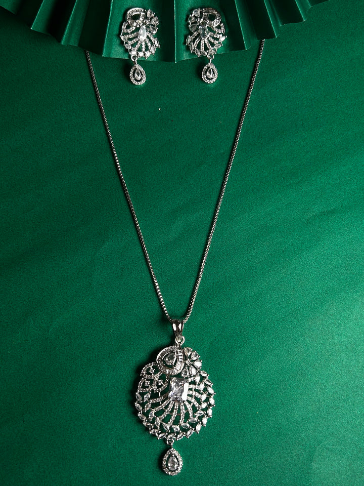 Savana Diamond Earing & Pendant Set