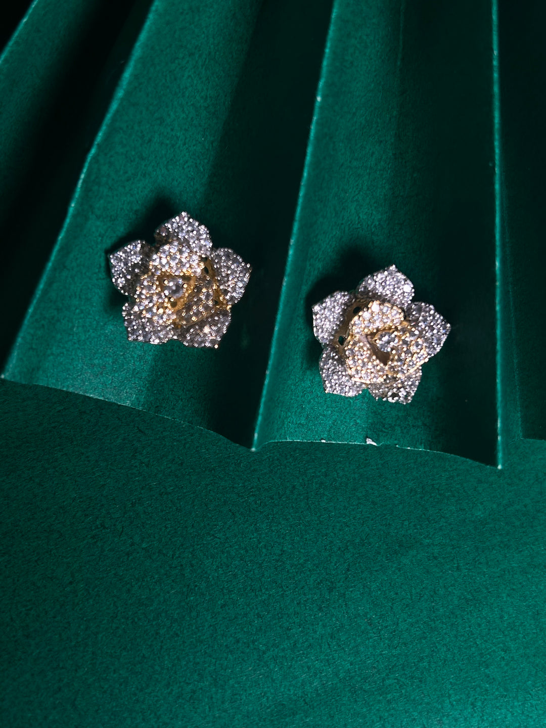 Savana Diamond Earing & Pendant Set