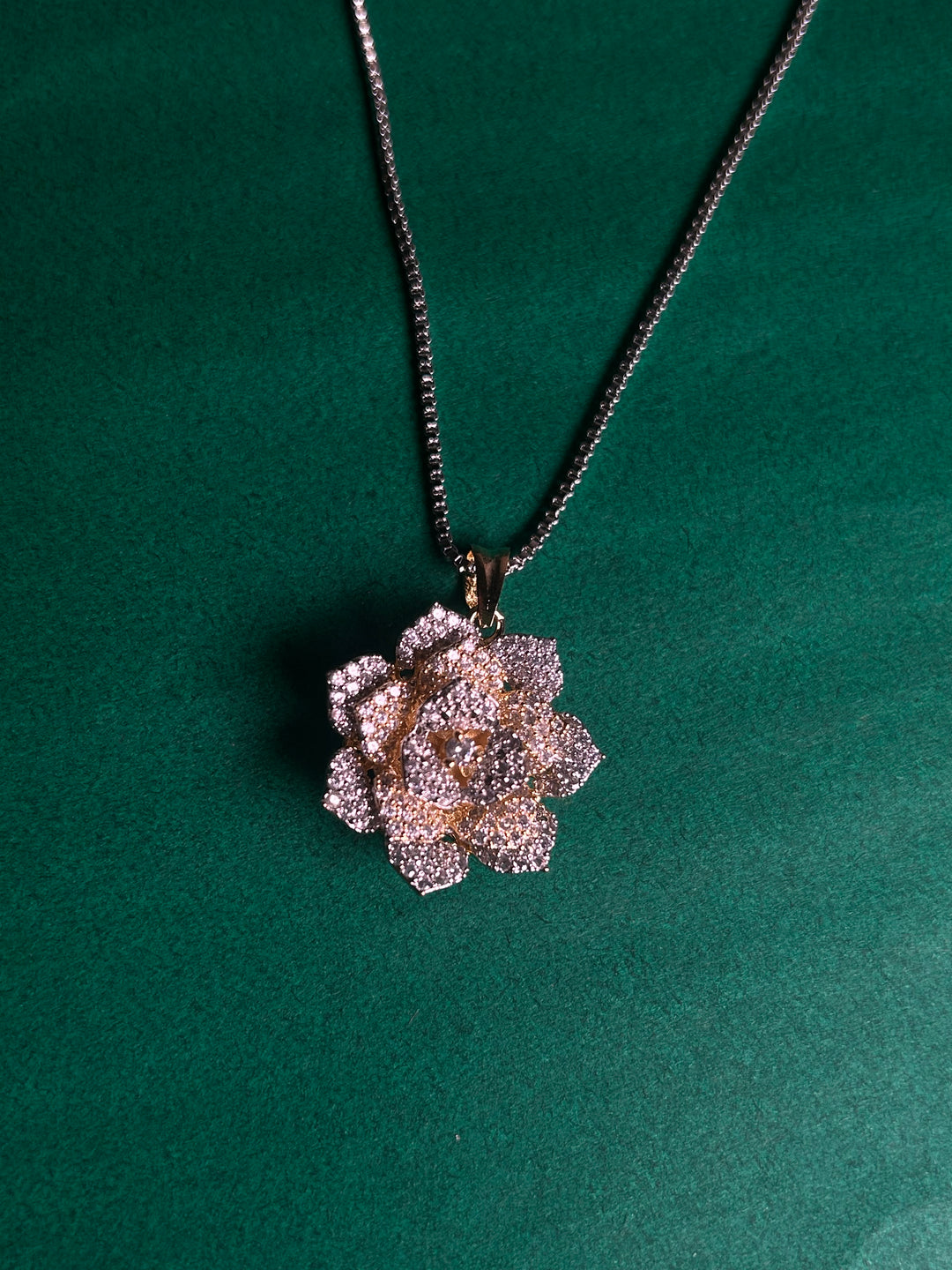 Savana Diamond Earing & Pendant Set