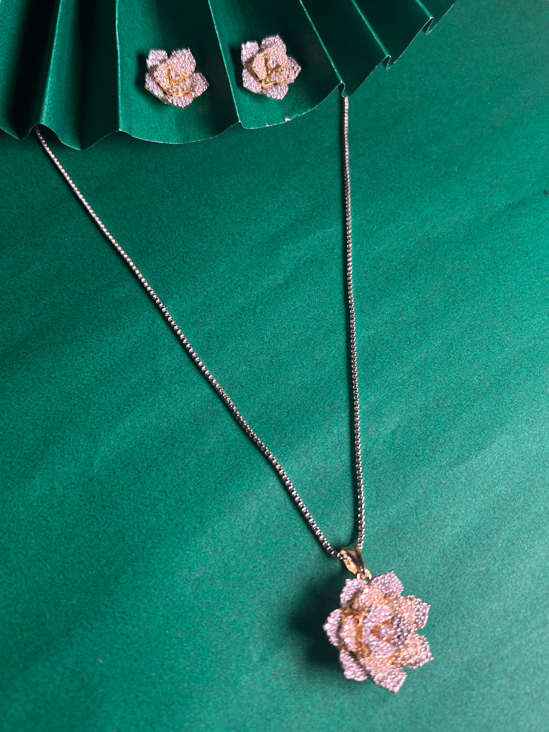 Savana Diamond Earing & Pendant Set